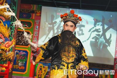 賴瑞隆「粉墨登場」歌仔戲演員　再批柯志恩刪凍文化預算13億
