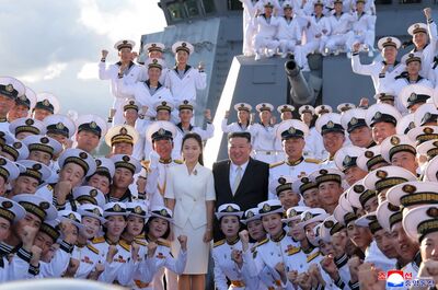 金正恩宣布海軍「核武化」！驅逐艦姜健號服役　8個月後曝新計畫