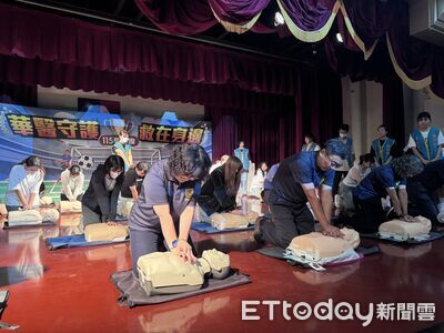 中華醫大迎近2000名新鮮人　入學第一課先學CPR＋AED救命術