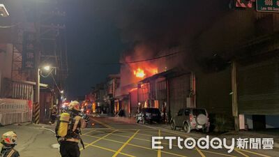 桃園八德工廠晚間竄火!96消防員、46車搶救 環保局急示警下風處