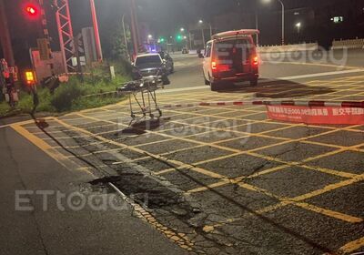 快訊/高雄行人闖平交道被自強號撞亡 「屍首分離」頭顱還在找