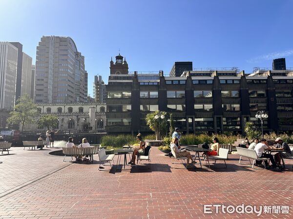 ▲▼文化部長李遠首度拜訪英國，參訪倫敦市中心的「巴比肯藝術中心」（Barbican Centre）。（圖／記者林育綾攝）