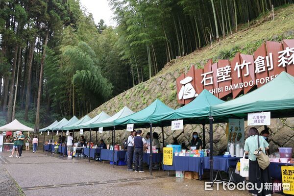 ▲竹林演唱會成為今年森林療癒季最大亮點,山霧、竹影、歌聲交織,打造不同於一般演唱會的沉浸式體驗。(圖/記者游瓊華翻攝)