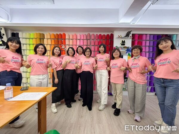 ▲▼ She Power!綠營女力集結挺女性創業 黃敬雅被感動承諾當靠山。(圖/記者賴文萱翻攝)