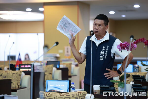 ▲台南市議員李鎮國7日在市政總質詢中，逐一點出大灣中排、復興路及西勢中排等永康區淹水癥結。（記者林東良翻攝，下同）
