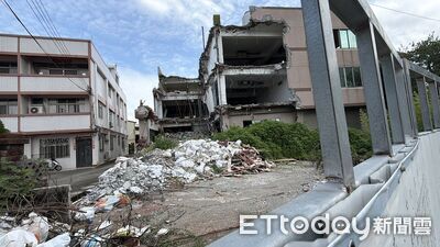 又見小建商不玩了！　14期旁華廈案蓋一半驚見「刷整排解約」
