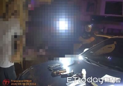 自小客拒檢衝進死巷被逮 身上搜出電子菸...乘客慘了