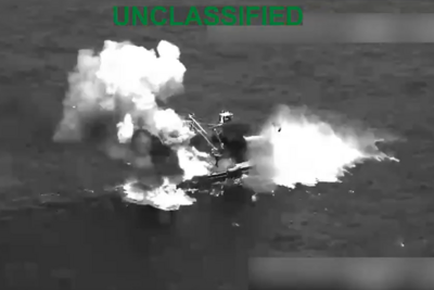 美軍東太平洋出手!擊沉厄瓜多毒梟「海上補給船」 爆炸瞬間曝