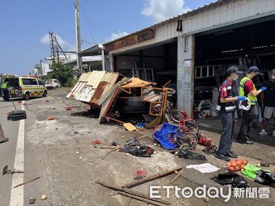 暴衝畫面曝!屏東男毒駕高速撞民宅 他前1秒走進車行逃死劫