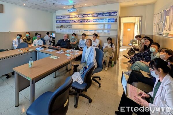 ▲成大醫學系皮膚科李玉雲教授退休6年仍持續返回成大投入教學，長期無私傳承專業，榮獲教育部「2026年度教育奉獻獎」。（記者林東良翻攝，下同）