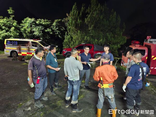 ▲65歲許姓男子獨走台南東山小獅嶺步道時迷路,警消、義消及在地居民連夜進入山區搜尋。(記者林東良翻攝,下同)