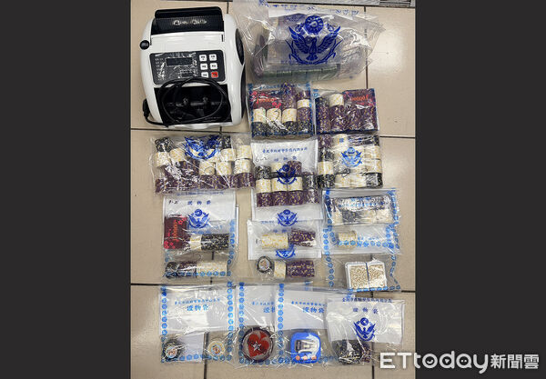 ▲內湖警方7日深夜搜索文德街高檔住宅大樓查獲職業賭場。（圖／記者張君豪翻攝）