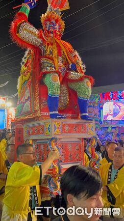 ▲竹山大士爺文化祭火焰映出「奔馬」奇景，民眾直呼神奇。（圖／竹山正覺寺提供）