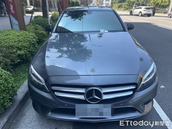 ▲賓士惡男輾死護理師，肇事車輛曝光。（圖／記者白珈陽攝）