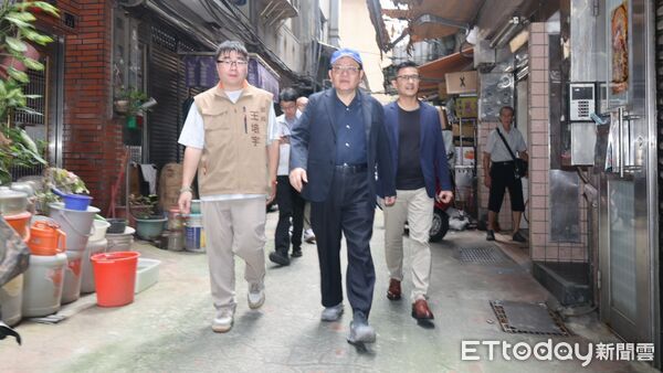 ▲極端氣候挑戰城市韌性 方定安現勘愛四路研議防災都更。（圖／記者郭世賢翻攝）