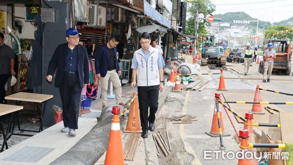 ▲極端氣候挑戰城市韌性 方定安現勘愛四路研議防災都更。（圖／記者郭世賢翻攝）