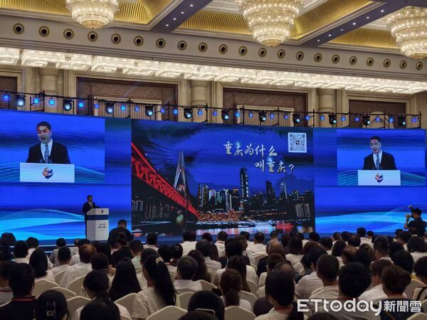 ▲▼ 重慶市商務委員會主任章勇武向 。(圖/記者任以芳攝)