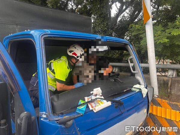 ▲▼新竹市68快速道路南寮往竹東(下武陵交流道)今(8日)發生一起車禍。（圖／記者永盛翻攝）