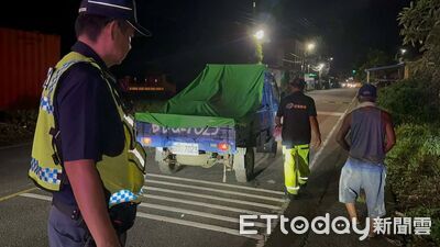夜間發現老翁路倒 大武警、山警護送返家