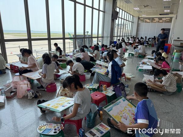 ▲▼金門航空站舉辦115 年度「飛航安全宣導週」寫生及書法比賽。（圖／記者鄭逢時攝）