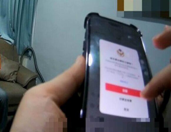 ▲遭假檢警電話詐騙轟炸6小時,中年婦人崩潰痛哭。(圖/警方提供)