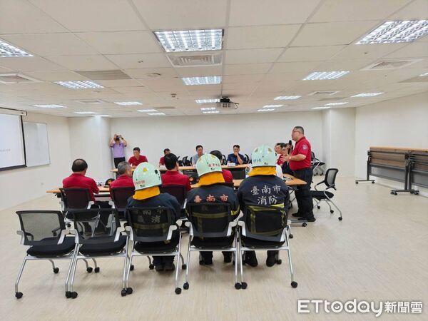 ▲台南南紡購物中心成立企業義消，強化大型複合式商場的自主防災及初期應變能力。（記者林東良翻攝，下同）
