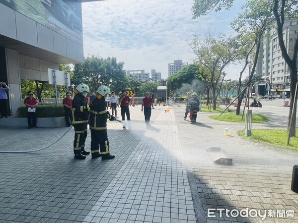 ▲台南南紡購物中心成立企業義消，強化大型複合式商場的自主防災及初期應變能力。（記者林東良翻攝，下同）