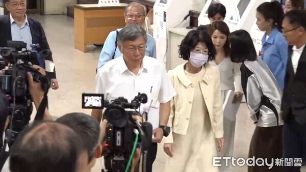 ▲柯文哲今日二審開庭結束受訪。（圖／記者黃國霖攝，下同）