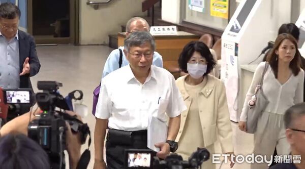 ▲柯文哲今日二審開庭結束受訪。（圖／記者黃國霖攝，下同）