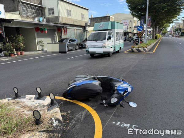 ▲▼林男開著餐車準備前往夜市擺攤，途中不慎與機車騎士發生碰撞。（圖／記者唐詠絮翻攝） 