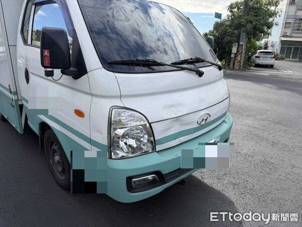 ▲▼林男開著餐車準備前往夜市擺攤，途中不慎與機車騎士發生碰撞。（圖／記者唐詠絮翻攝） 