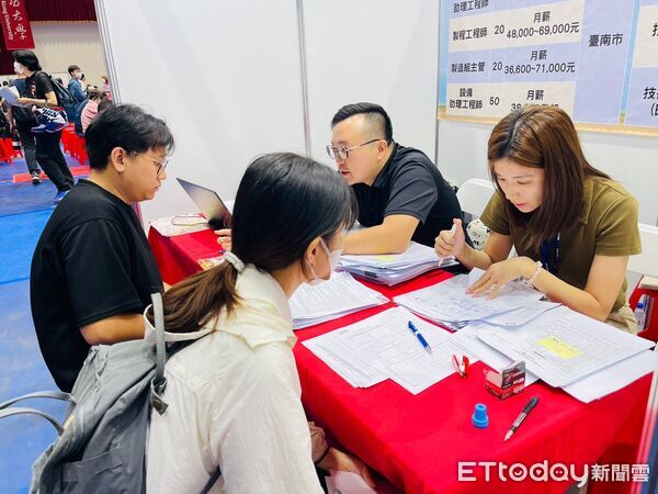 ▲虎尾就業中心將舉辦「夢想野Fun・徵薪不讓」大型市集暨徵才活動，30多家企業現場徵才，讓民眾逛市集也能找工作。（圖／記者游瓊華翻攝）