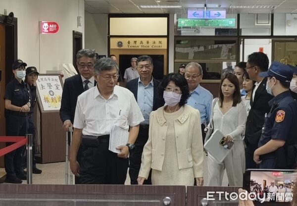 ▲▼高院審理京華城等案二審，今9/8首度開庭先處理政治獻金案公益侵占、背信等案情，被告柯文哲開完庭與妻子陳佩琪一同受訪。（圖／記者黃哲民攝）