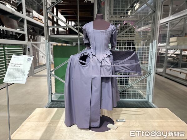 ▲▼英國維多利亞與亞伯特博物館（V&A）的「東儲藏庫」（East Storehouse）對外開放，讓民眾可走進收藏超過50萬件藏品的庫房參觀。（圖／記者林育綾攝）