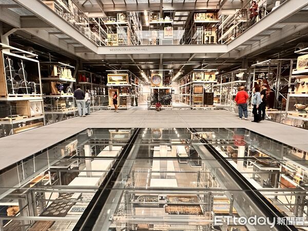 ▲▼英國維多利亞與亞伯特博物館（V&A）的「東儲藏庫」（East Storehouse）直接把倉庫打開，並以充滿設計感的方式呈現，讓民眾可走進收藏超過50萬件藏品的庫房參觀（圖／記者林育綾攝）