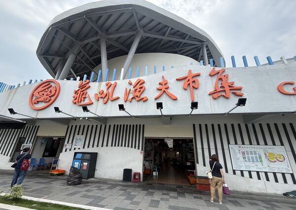 ▲挑萬里蟹有訣竅!新北龜吼漁夫市集傳授「3招挑好蟹」。(圖/新北市漁業處提供)