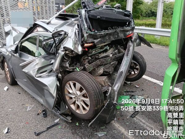 國1南下中壢段5車連撞！曳引車追撞「擠扁前車」 現場慘況曝