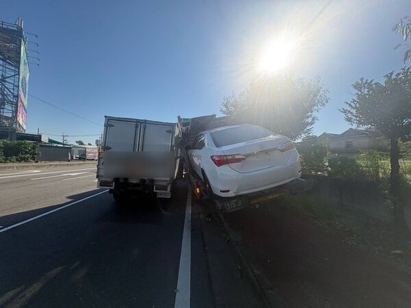 ▲彰化市彰員路發生大貨車疑似煞車失靈驚險撞3車意外。（圖／警方提供）
