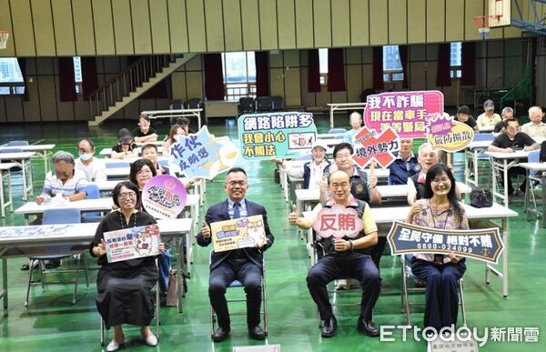 ▲台南地檢署攜手台南榮譽觀護人協進會，舉辦受保護管束人中秋關懷活動。（記者林東良翻攝，下同）
