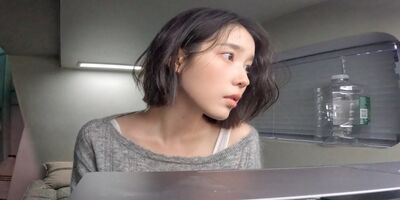 4年情斷！IU一口氣剪掉長髮　新歌歌詞「愛開始的瞬間」韓網熱議