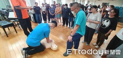 有人倒下救護車還沒到! 「急救先鋒」APP召喚附近民眾搶命