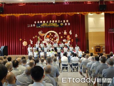 中秋前夕音樂「穿越高牆」合唱團、薩克斯風樂團進雲二監送暖