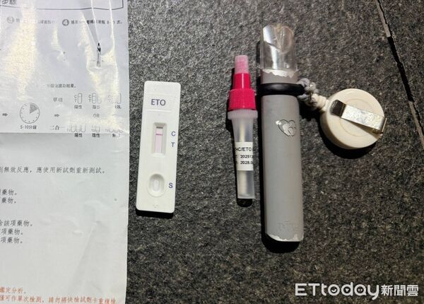 ▲熱心民眾攔阻南港警方查獲吸食喪屍煙油的曾男到案。（圖／記者張君豪翻攝）