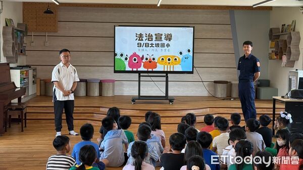 ▲關山分局池上聯合所員警前往大坡國小舉行校園法治教育宣導。（圖／記者楊晨東翻攝）