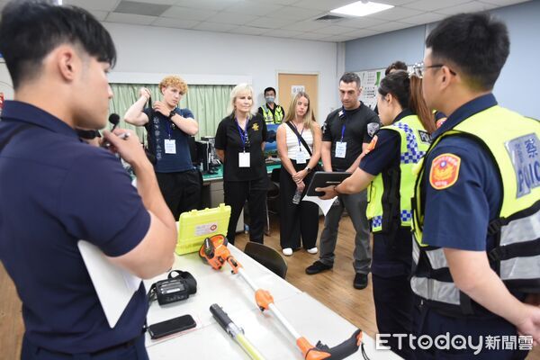 ▲美西雅圖警察局赴信義分局進行警察實務交流 。（圖／記者張君豪翻攝）