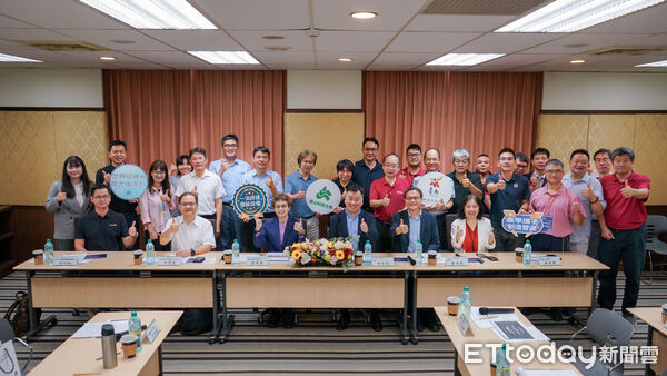 ▲台南市政府媒合AMD與崑山科技大學舉行產學合作會議，針對AI PC應用及技職人才培育交換意見。（記者林東良翻攝，下同）