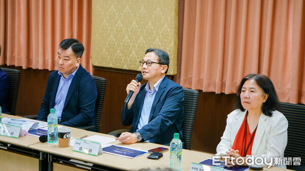 ▲台南市政府媒合AMD與崑山科技大學舉行產學合作會議，針對AI PC應用及技職人才培育交換意見。（記者林東良翻攝，下同）