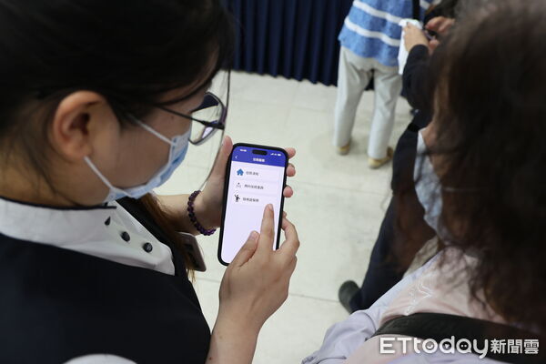 ▲花蓮慈濟醫院9月8日至10日舉辦「慈濟智能健康管家APP」快閃推廣活動。（圖／慈濟醫學中心提供，下同）