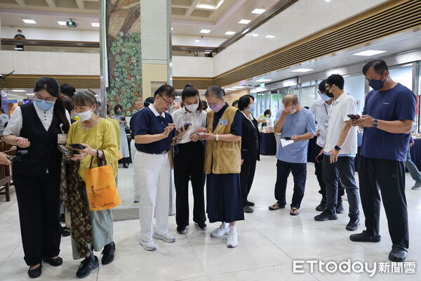 ▲花蓮慈濟醫院9月8日至10日舉辦「慈濟智能健康管家APP」快閃推廣活動。（圖／慈濟醫學中心提供，下同）