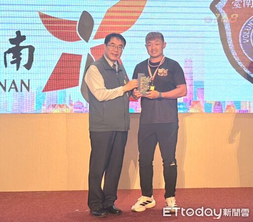 ▲台南市義勇消防總隊舉辦幹部暨顧問聯誼餐會，各級義消幹部、顧問及消防夥伴齊聚交流。（記者林東良翻攝，下同）